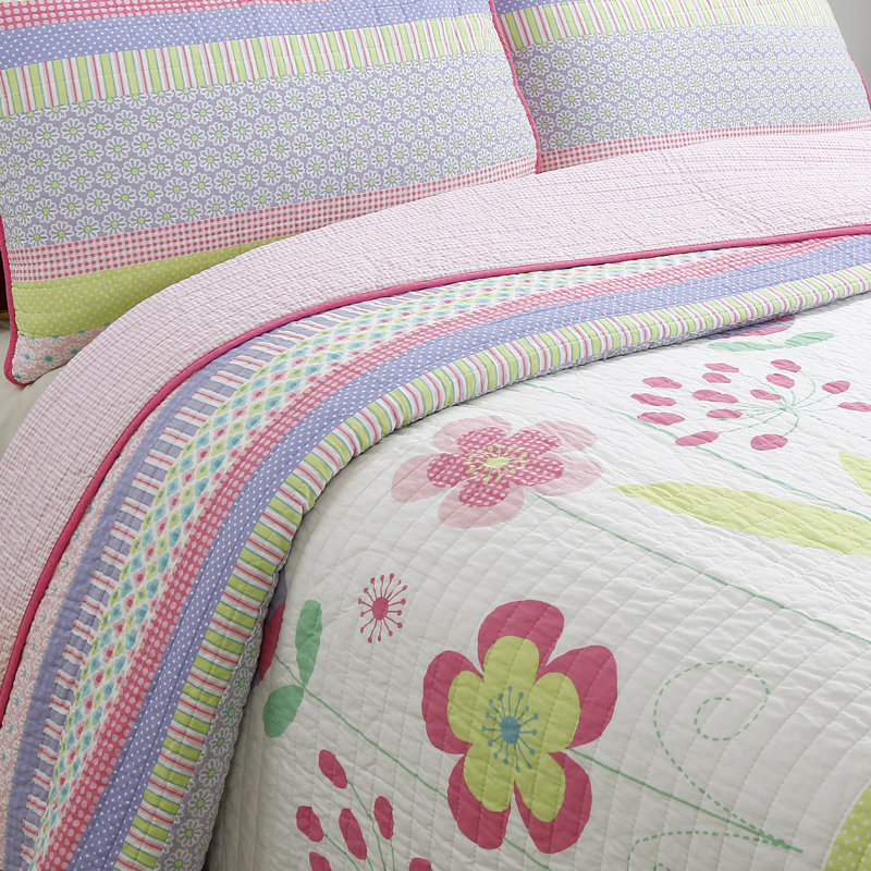 3 - Piece Quilt Set, Queen Quilt + 2 Shams
