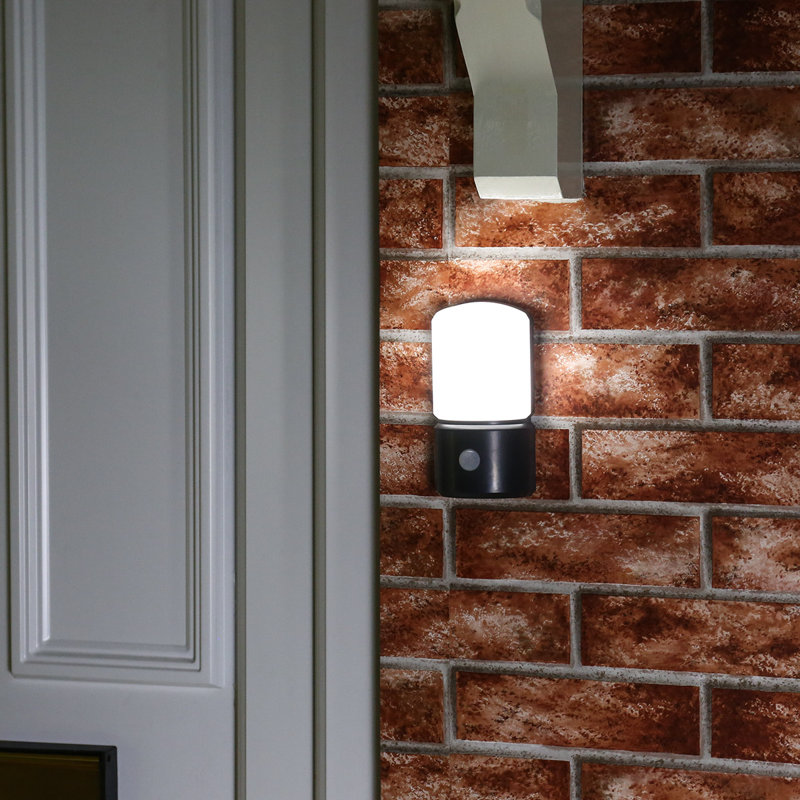 Outdoor Battery Security Wall Light with PIR, White LEDs