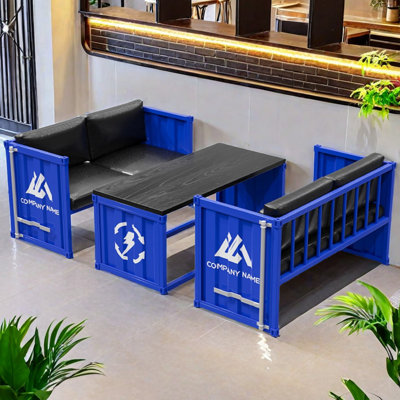 Ensemble de table et chaises de style industriel