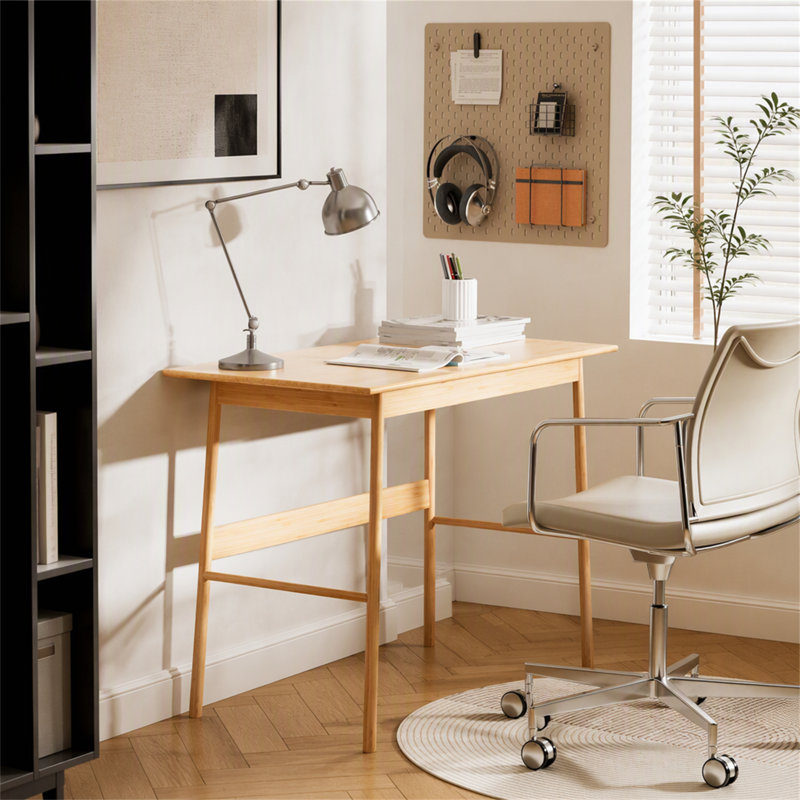 Bureau d'ordinateur moderne en bambou avec cadre renforcé pour le bureau à domicile et la configuration du poste de travail (seul le bureau inclut)