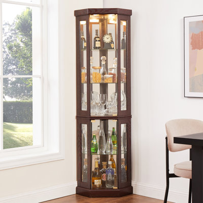 Vitrine de coin lumineuse pour présenter des objets de collection, du vin et des objets décoratifs, offrant un rangement fonctionnel et un design élégant