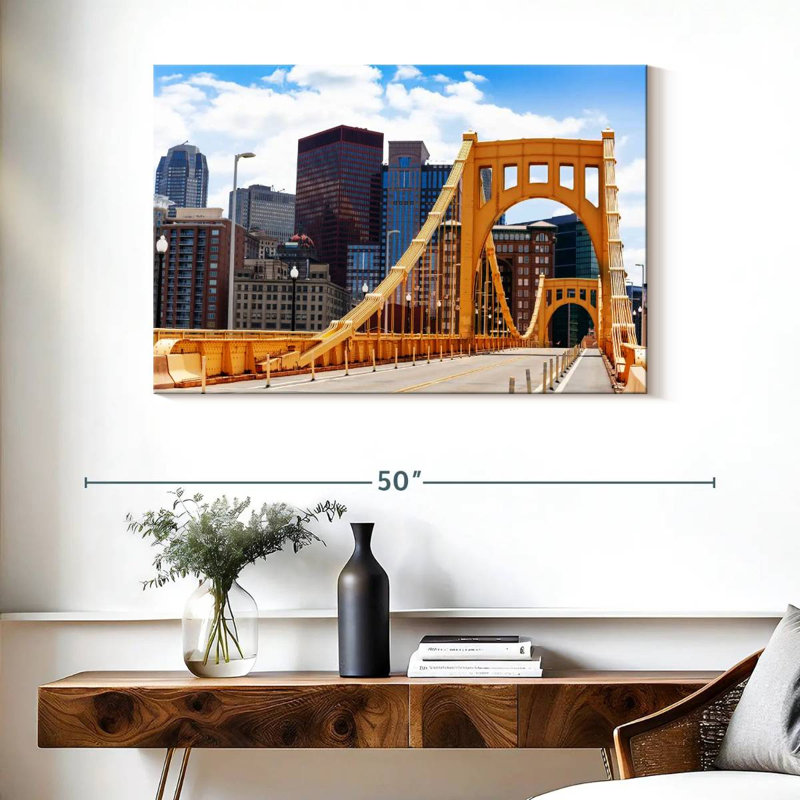 Lilie jaune Roberto Clemente Bridge, H 26 po x l 39 po