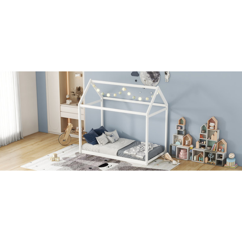 Lit simple en bois, blanc