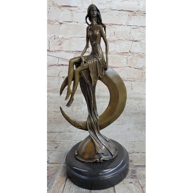 Figurine signée Mavchi Vénus sur la lune