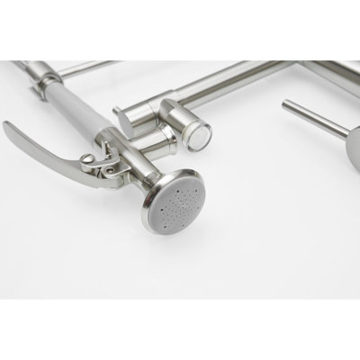Robinet de cuisine rétractable robuste de style commercial avec ressort de pré-rinçage à poignée simple et finition noir mat style nickel brossé, conception unique à grande arche