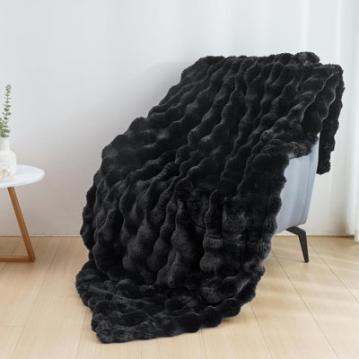 Machine Tufted Throw Blanket