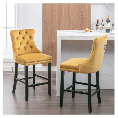  Tabourets de bar contemporains rembourrés en velours avec décoration capitonnée, pieds en bois et garniture cloutée chromée, ensemble de 2, doré