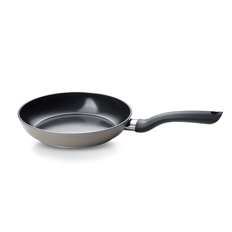 Poêle à frire antiadhésive en céramique 9,5 pouces Fissler Essential, intérieur noir orbital avec extérieur gris chaud