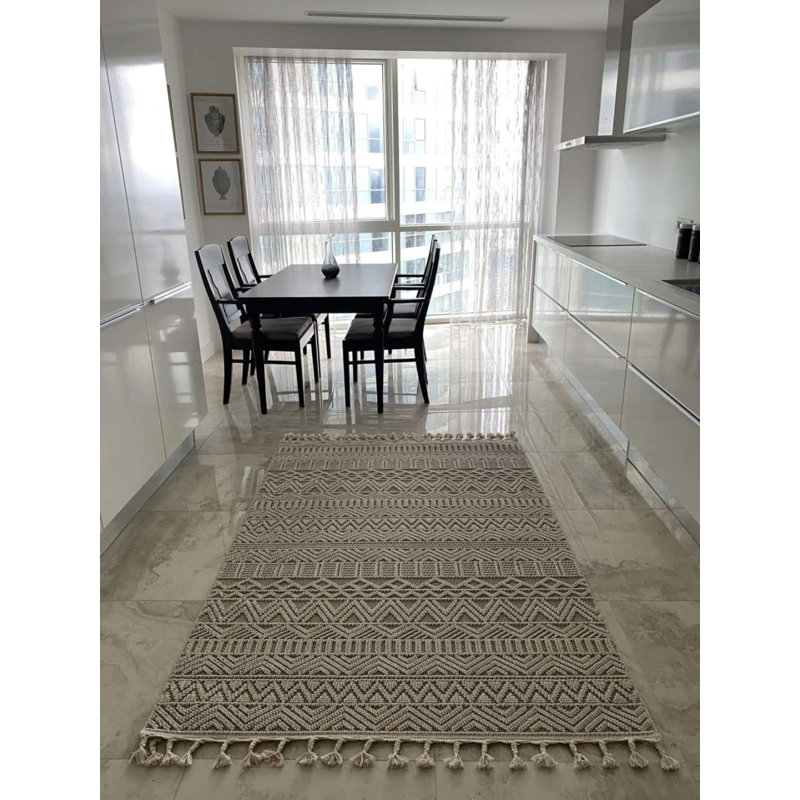 Tapis Lashena, Rectangle 6 pi 7 po x 16 pi 5 po