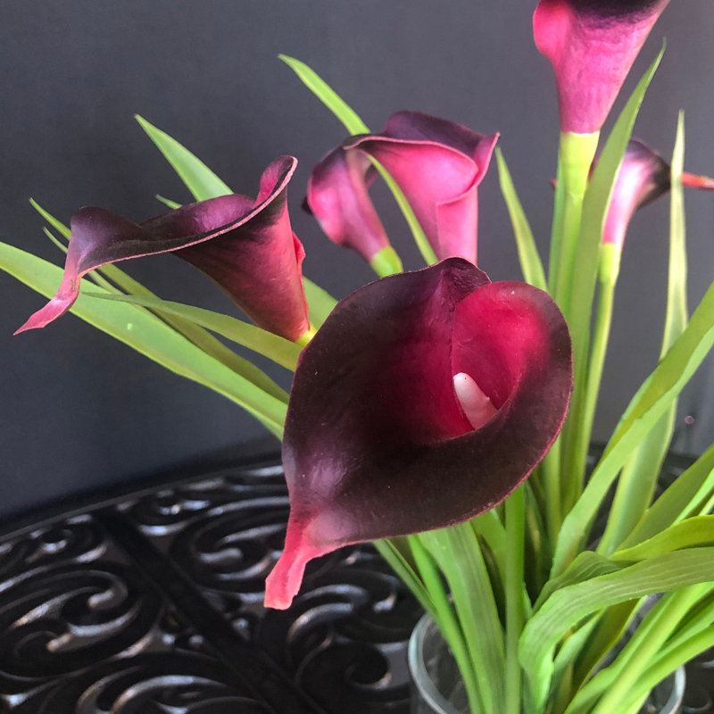 Lilies Flower Arrangement in Vase, Purple