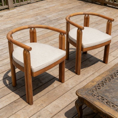 Chaise en bois avec accoudoirs