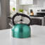 Théière en acier inoxydable Basic Whistling, bleu sarcelle 2,4 qt, poignée ergonomique à ébullition rapide