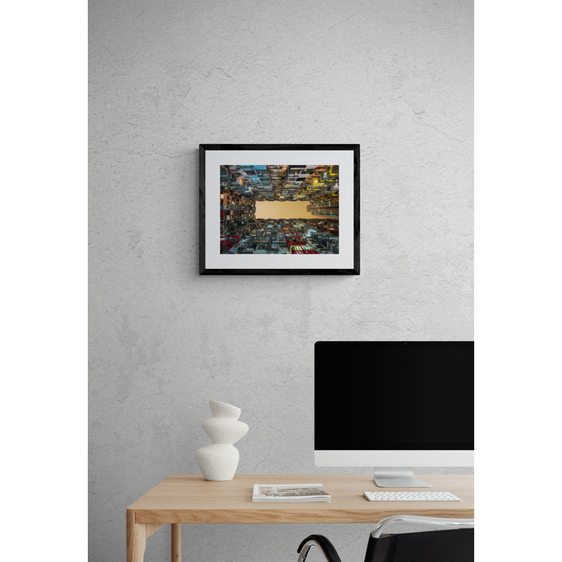 Quarry Bay par Michael Breitung - photographie, Papier avec cadre noir, H 21,25 po x l 17,25 po
