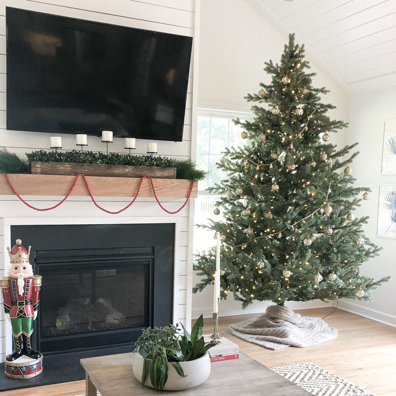Arbre de Noël artificiel en forme de pin 7,5 pi avec base Fraser Hill Farm, Non pré-éclairé, 7,5 pi