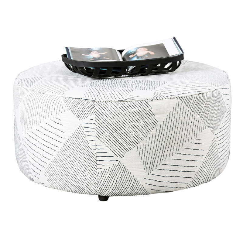 Rembourrage rond avec bordure en passepoil de style transitionnel gris et bleu marine de 37,5 po de largeur et 18 po de hauteur