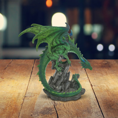 Figurine dragon vert sur roche 8,25 po