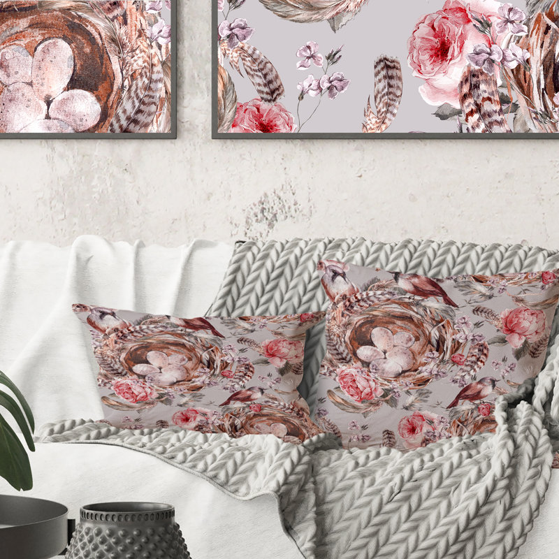 Coussin décoratif à motif rétro avec nids d'oiseaux roses et plumes I