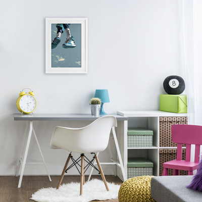 Saut sportif avec espadrilles, reproduction encadrée sous verre, design par Ray Powers