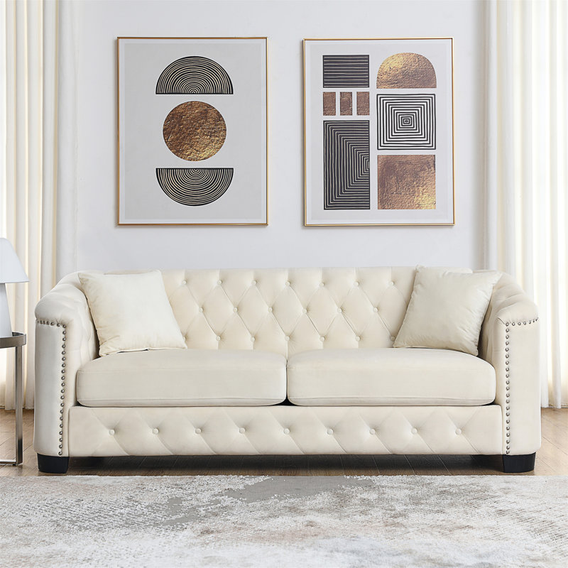 Canapé Chesterfield moderne avec dossiers capitonnés et accoudoirs cloutés, Velours beige