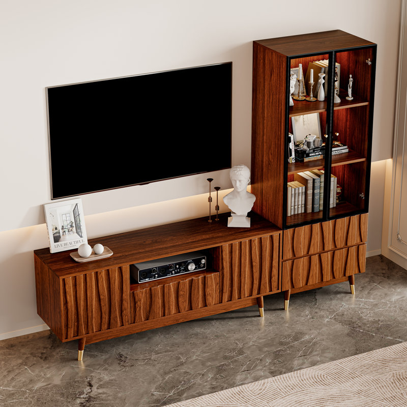 Meuble audio-vidéo brun de 79,5 po avec pieds en bois massif et panneau en relief jusqu'à une télévision de 55 po, meuble télé Mid-Century moderne en bois avec meuble télé de 55,1 po avec rangement et vitrine à 3 niveaux avec deux tiroirs pour le salon