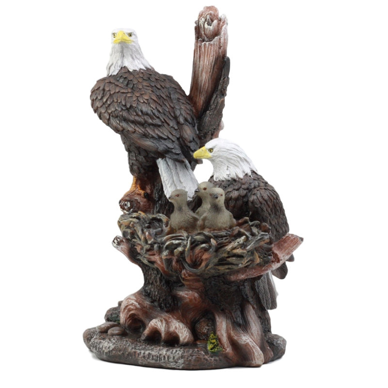 Chauve eagle à l’intérieur de la eagle habitat sauvage avec figurine nestlings Maplewood