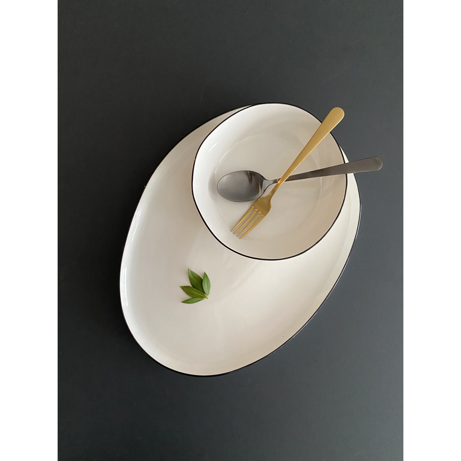 Abbesses Porcelain Platter, Black Rim