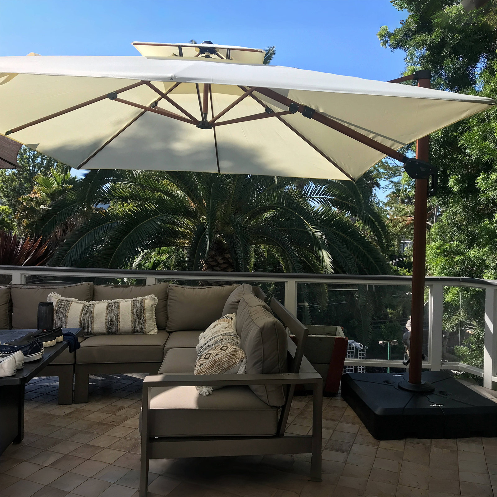 Waddell 10' Cantilever Umbrella, Cream