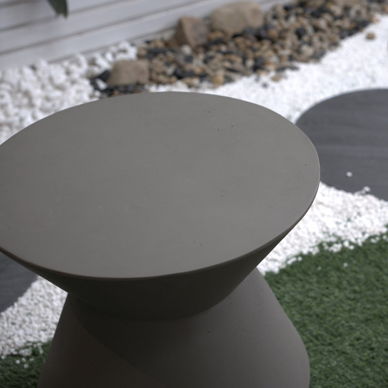 Table de jardin décorative Conner