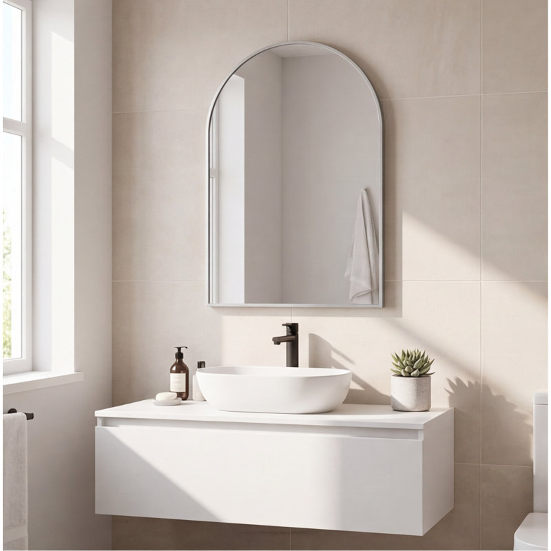 Miroir de salle de bain 24 po x 32 po avec cadre en métal argenté