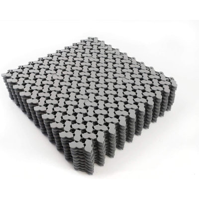 Carreaux de sol à drainage antidérapant Peanut pour piscines et zones humides - 12 po x 12 po