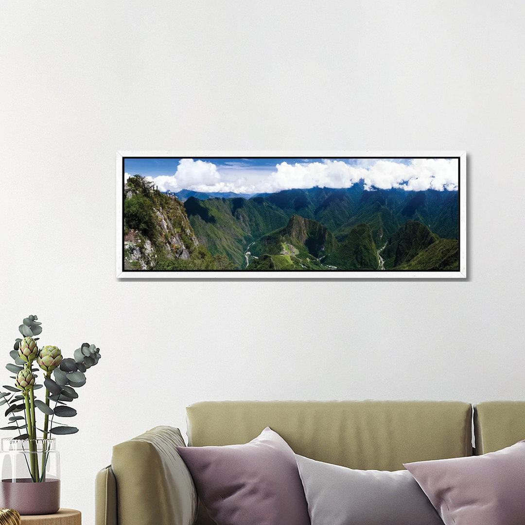 Incan Ruins Of Machu Picchu And Huayna Picchu Peak, Aguas Calientes, Peru, South America 1PC6