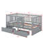 Lit de jour simple en bois avec garde-corps en forme de clôture pour la sécurité et deux tiroirs intégrés pratiques pour le rangement-229489509