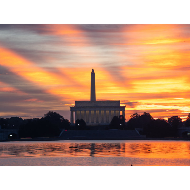 DC Sunrise par Scott Wurzel - photographie, Toile avec cadre noir, 24" H x 32" W