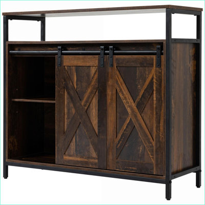 Buffet buffet avec portes de grange coulissantes, porte-verres à pied et amp; Tiroir - Brun campagne rustique industriel | Bois aggloméré + acier
