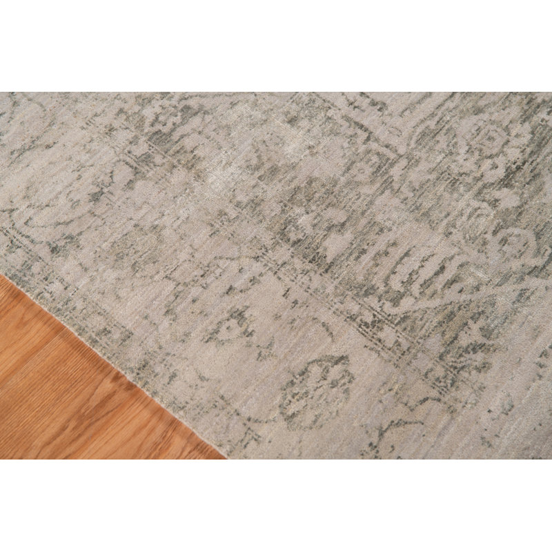 Dazzle Floral Area Rug in White, Rectangle 2' x 3'
