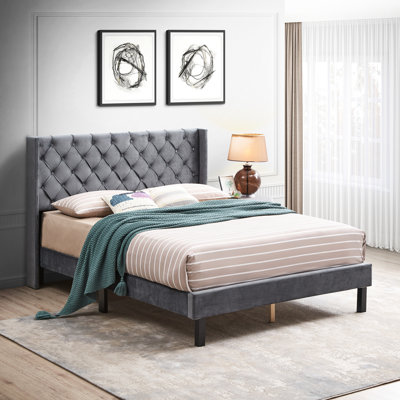 Grand lit tapissier en velours avec lattes en bois massif, revêtement en plateforme gris, paquet de 4,53 po de largeur,