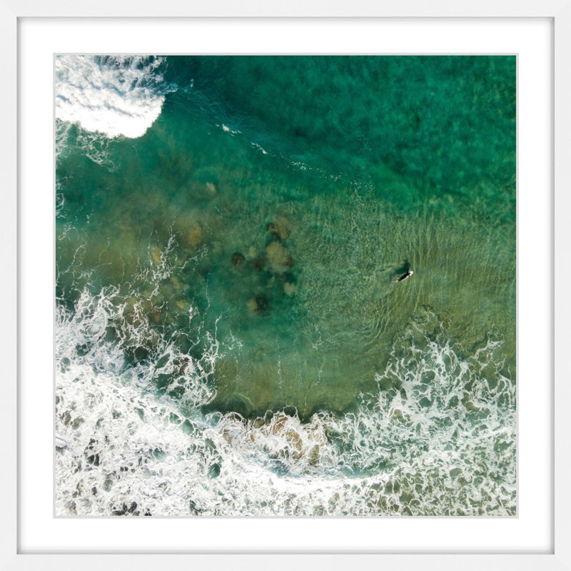 Surf Crash par Karolis Janulis - Photographie de cadre photo sur papier, H 12 po x l 12 po, Cadre blanc