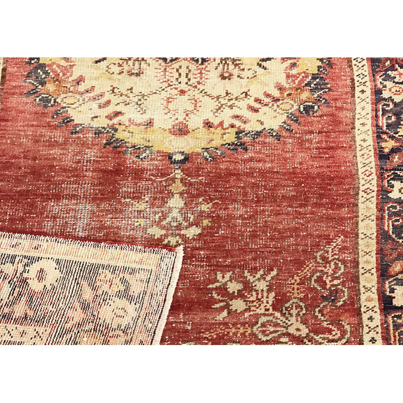 Tapis unique en laine noué à la main des années 1960 de 3 pi 10 po x 7 pi 5 po en rouge / bleu / beige