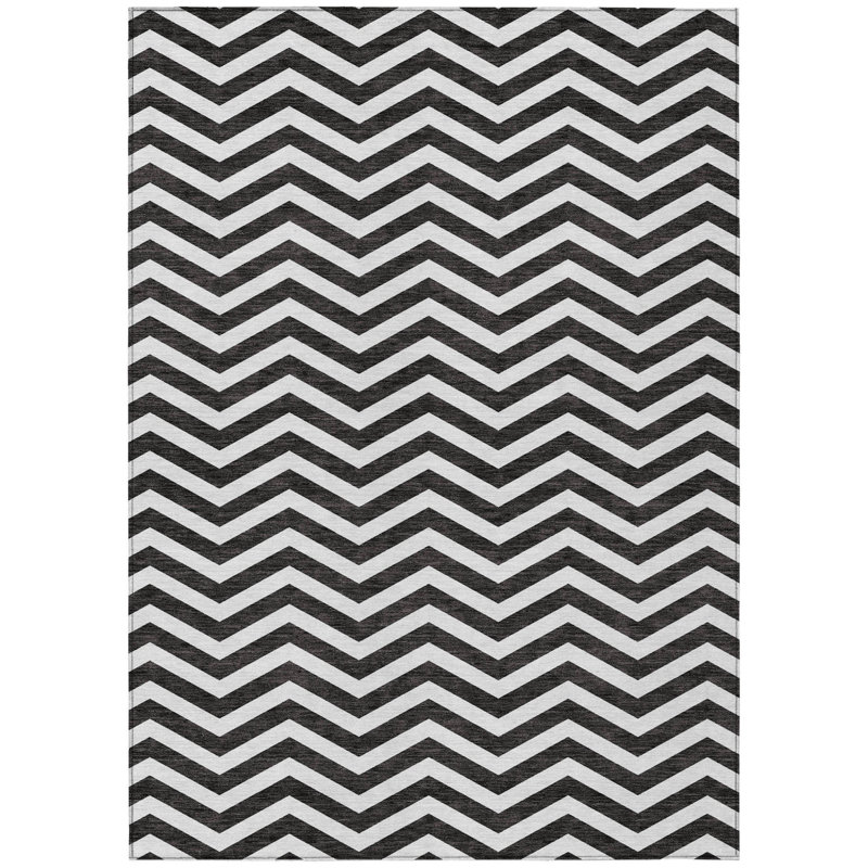 Tapis intérieur / extérieur lavable à chevrons noir et ivoire 5 pi x 8 pi HomeRoots