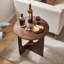 Table de bout Mid-Century moderne en bois de noyer avec base sculpturale