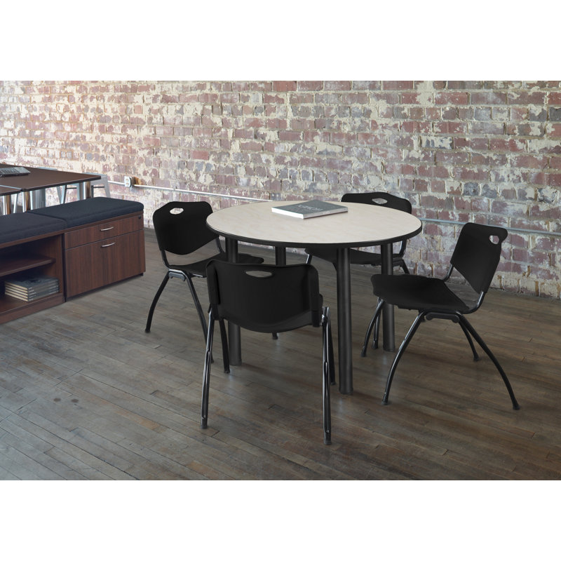 Plateau de table Kee, 4 chaises empilables, Noir, Érable