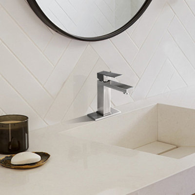 Robinet de lavabo de salle de bain à poignée simple en acier inoxydable