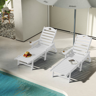Outdoor Lounge Chair with Cup Holder, Outdoor Chaise Lounge with 6-Position Adjustable Backrest, HDPE Lounge Chair for Poolside, Patio, Deck & Backyard, Chaise Lounge with Wheels