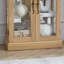 Armoire éclairée de style rétro pour étalages - rangement éclairé en chêne avec compartiments mobiles