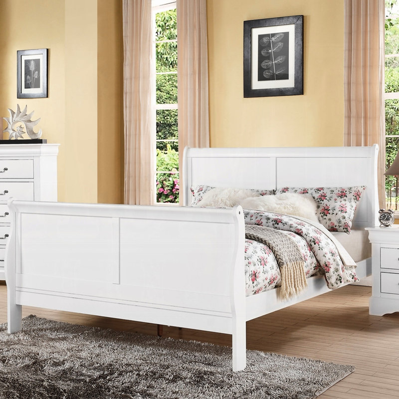 Grand lit classique blanc avec un tiroir pratique et un style élégant et fonctionnel
