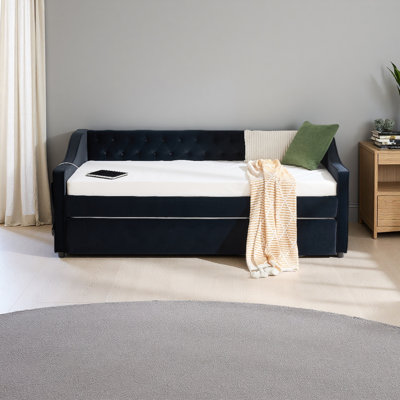 Lit de jour simple rembourré avec lit gigogne, port USB, poches latérales, lit de jour en velours avec bouton sur le dos et passepoil sur les accoudoirs ondulés pour la chambre d'amis