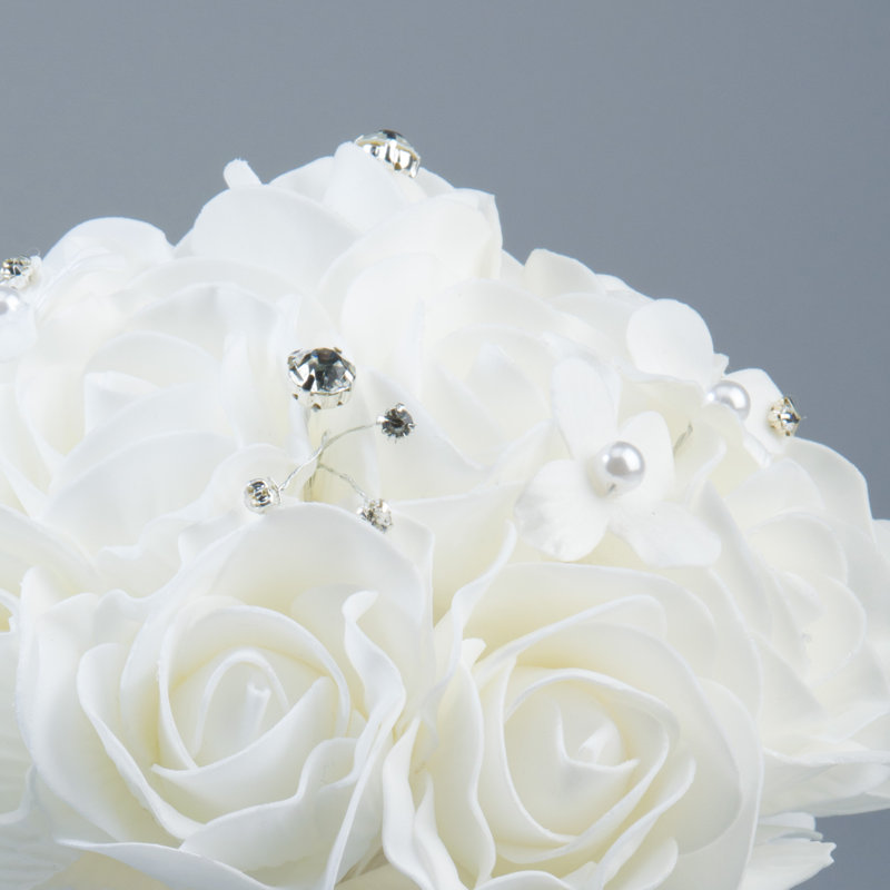 Arrangement floral rose en mousse, blanc