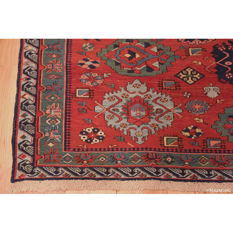 Tapis antique de soumak de race blanche