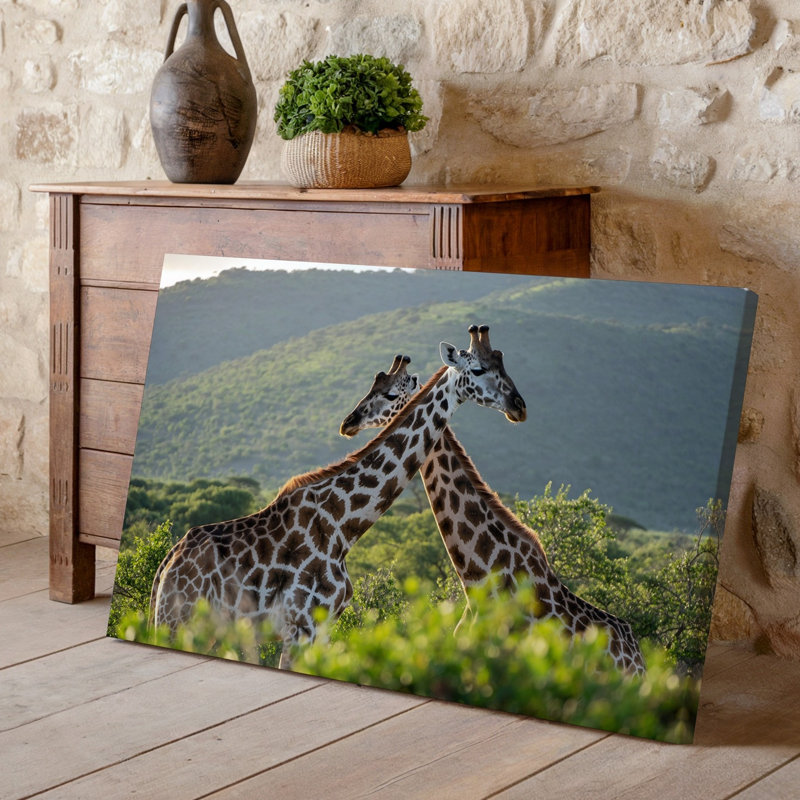 Toile, deux élégantes girafes debout gracieusement entrelacées dans un art mural vert luxuriant, H 20 po x l 20 po