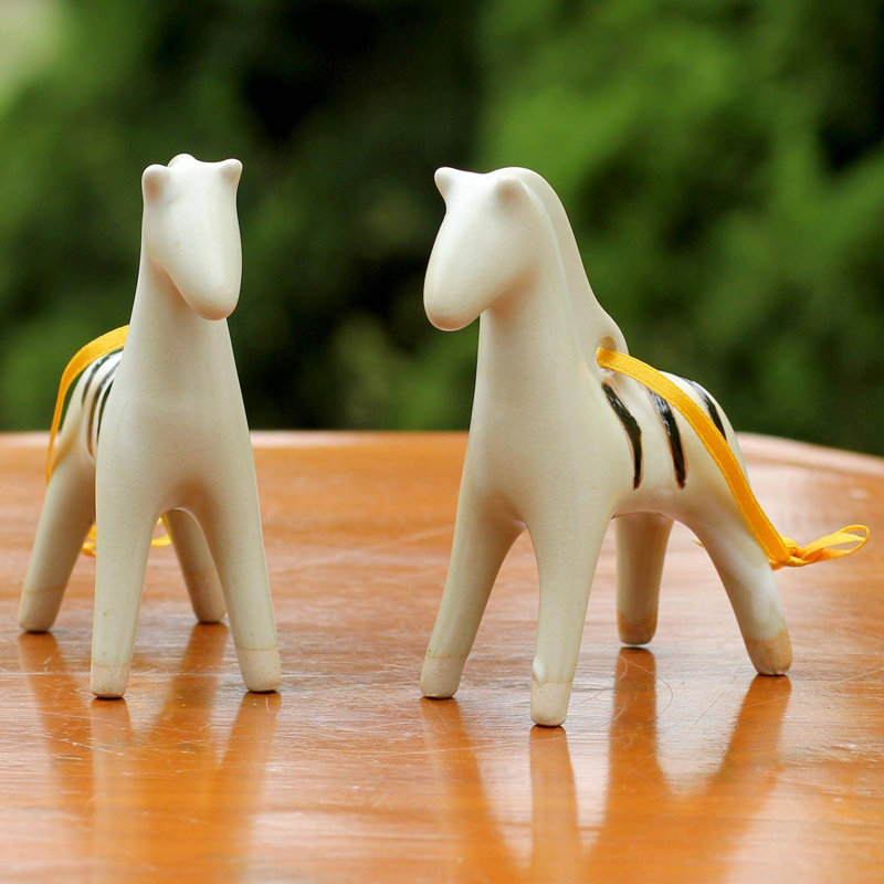 Ornement figurine suspendu en céramique pony celadon